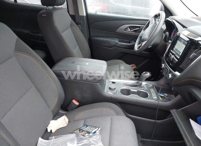 Photo 5 of 2019 Chevrolet Traverse LS (VIN 1GNERFKW1KJ270293)