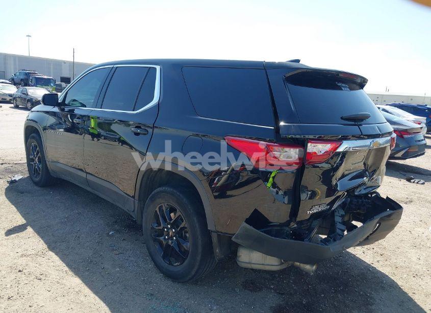 Photo 3 of 2019 Chevrolet Traverse LS (VIN 1GNERFKW1KJ310856)