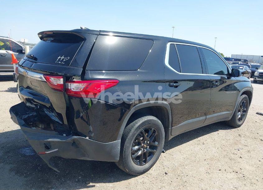 Photo 4 of 2019 Chevrolet Traverse LS (VIN 1GNERFKW1KJ310856)