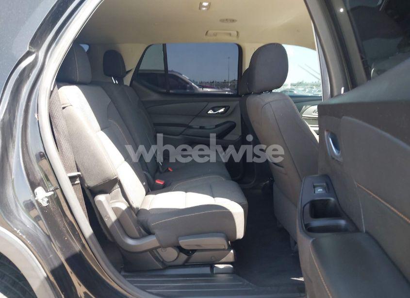 Photo 8 of 2019 Chevrolet Traverse LS (VIN 1GNERFKW1KJ310856)