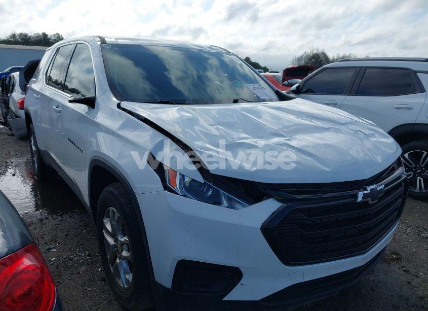 2019 Chevrolet Traverse LS (VIN 1GNERFKW1KJ312140) main photo