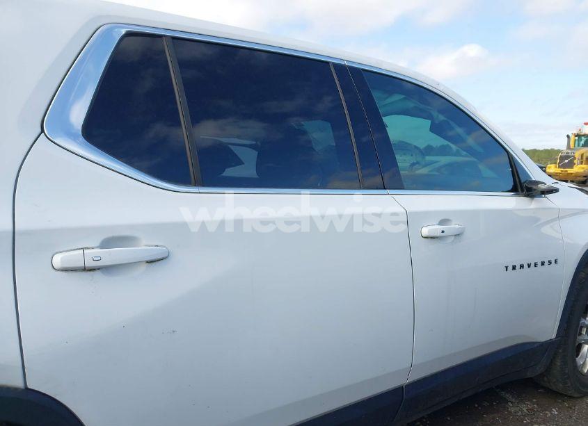 Photo 13 of 2019 Chevrolet Traverse LS (VIN 1GNERFKW1KJ312140)