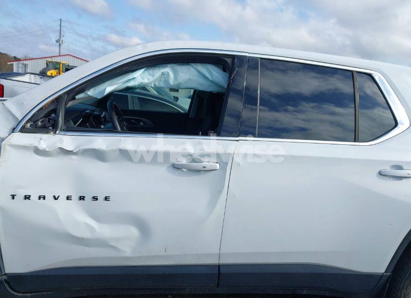 Photo 14 of 2019 Chevrolet Traverse LS (VIN 1GNERFKW1KJ312140)