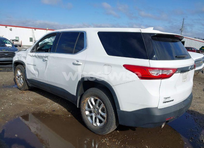 Photo 3 of 2019 Chevrolet Traverse LS (VIN 1GNERFKW1KJ312140)