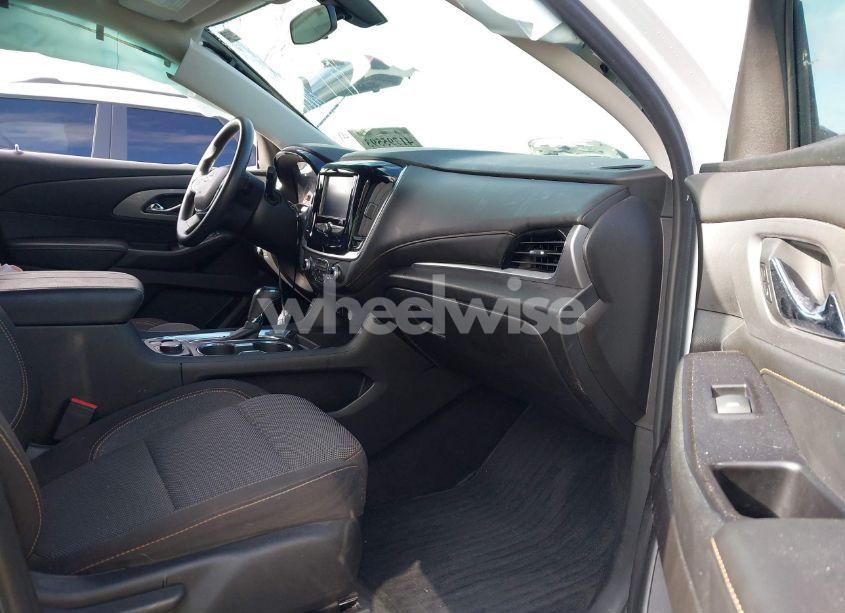 Photo 5 of 2019 Chevrolet Traverse LS (VIN 1GNERFKW1KJ312140)