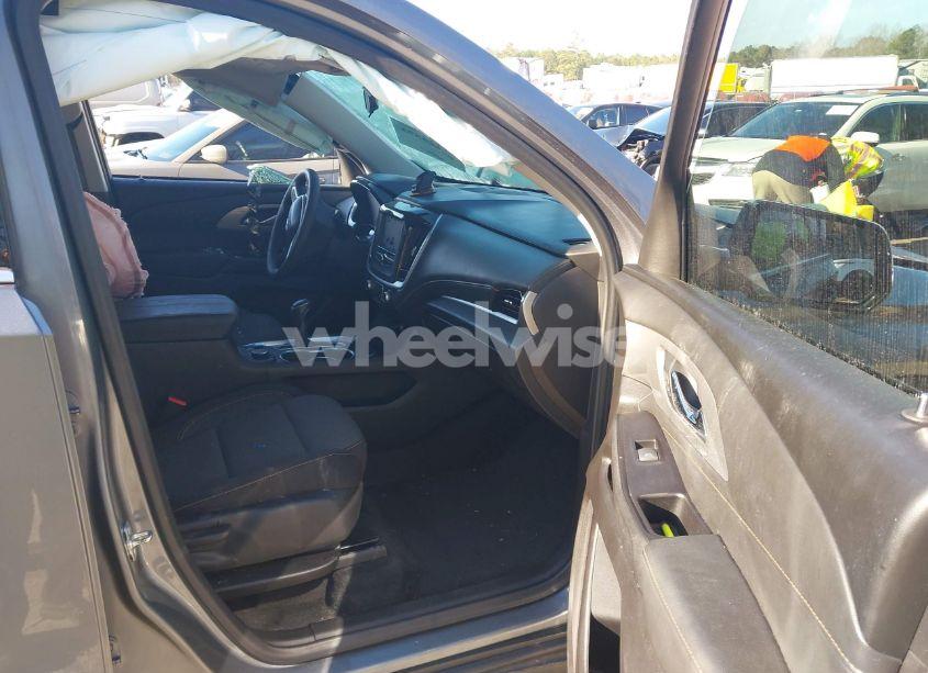 Photo 5 of 2020 Chevrolet Traverse FWD LS (VIN 1GNERFKW1LJ148065)