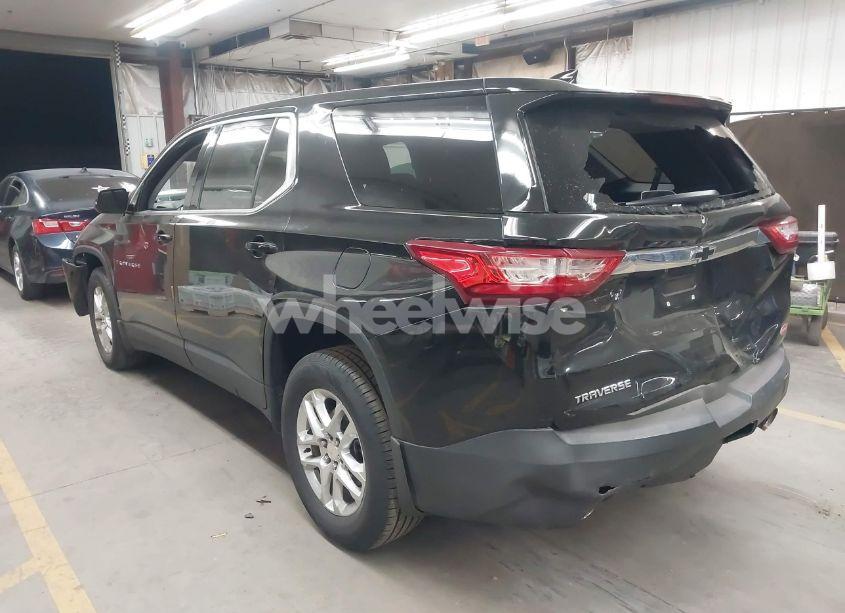 Photo 3 of 2020 Chevrolet Traverse FWD LS (VIN 1GNERFKW1LJ185651)