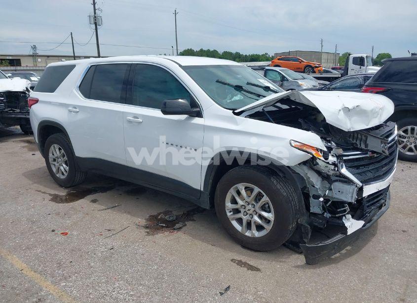 2021 Chevrolet Traverse FWD LS (VIN 1GNERFKW1MJ136984) main photo