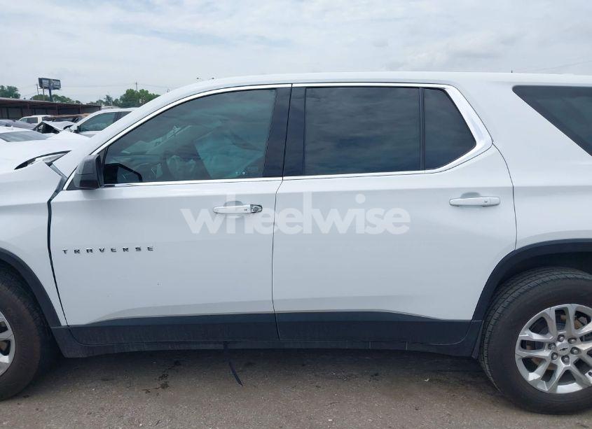 Photo 14 of 2021 Chevrolet Traverse FWD LS (VIN 1GNERFKW1MJ136984)