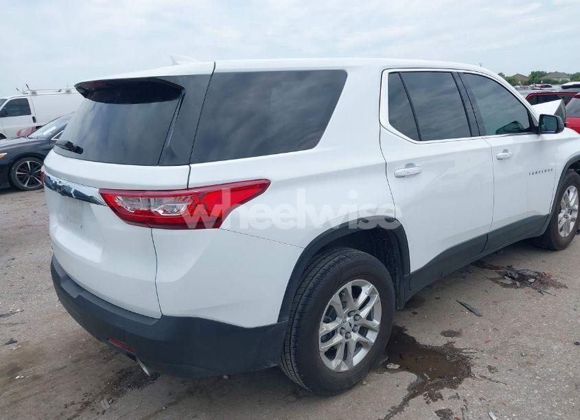 Photo 4 of 2021 Chevrolet Traverse FWD LS (VIN 1GNERFKW1MJ136984)