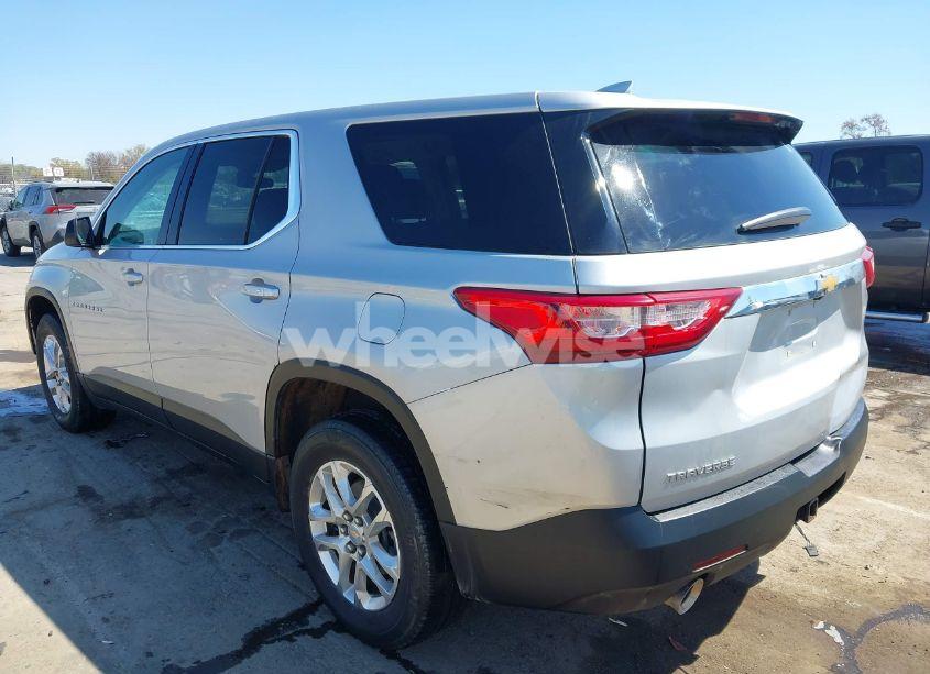 Photo 3 of 2021 Chevrolet Traverse FWD LS (VIN 1GNERFKW1MJ255148)