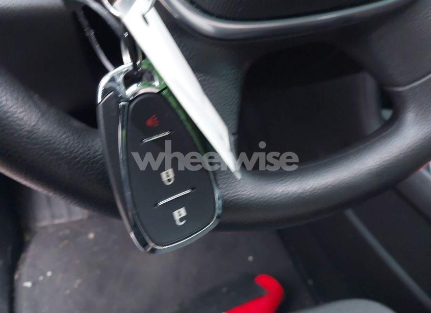 Photo 11 of 2021 Chevrolet Traverse FWD LS (VIN 1GNERFKW1MJ261760)