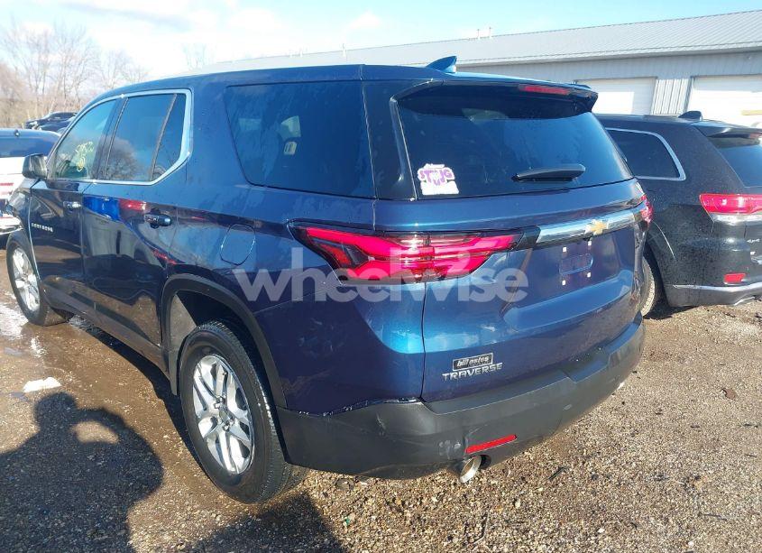 Photo 3 of 2022 Chevrolet Traverse FWD LS (VIN 1GNERFKW1NJ153821)