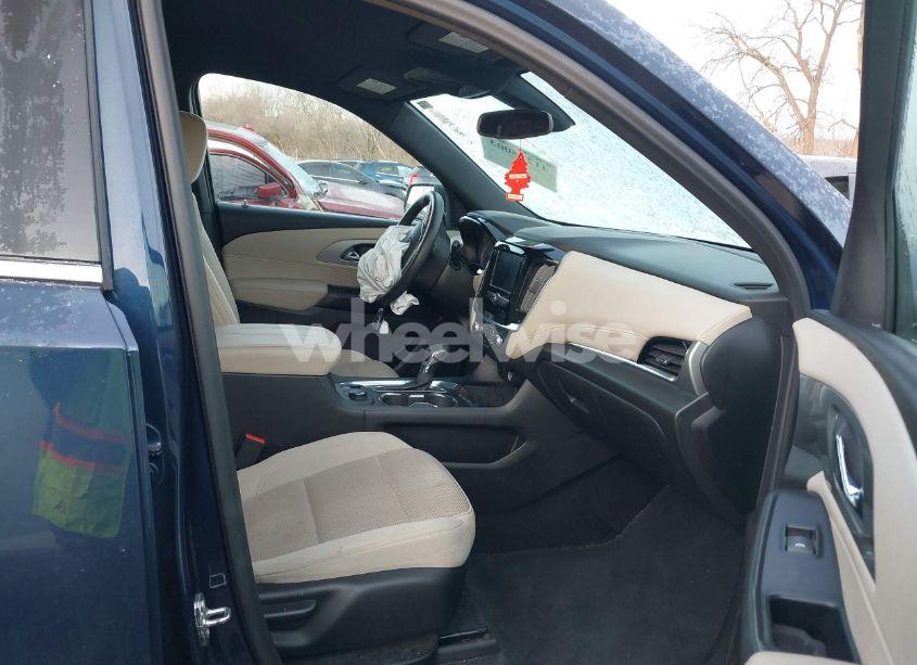 Photo 5 of 2022 Chevrolet Traverse FWD LS (VIN 1GNERFKW1NJ153821)