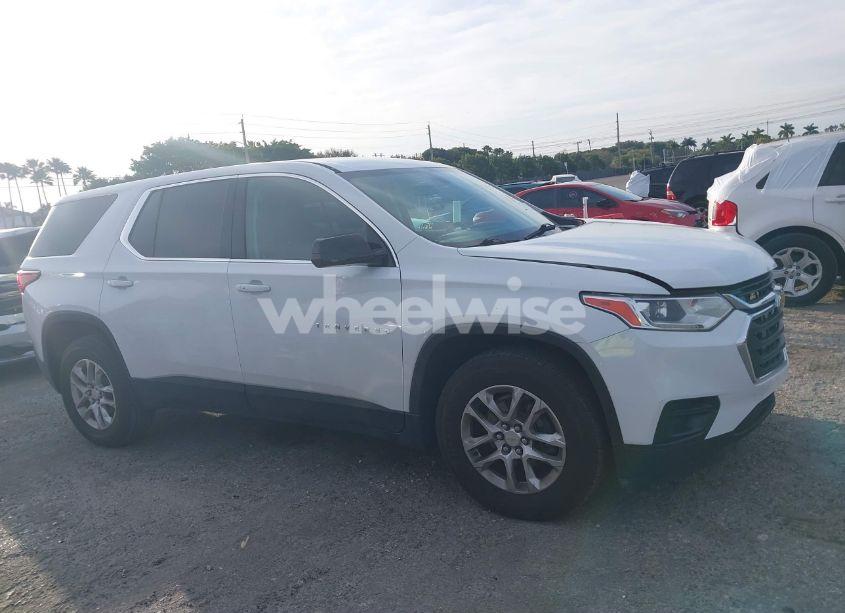 Photo 13 of 2018 Chevrolet Traverse LS (VIN 1GNERFKW2JJ150288)