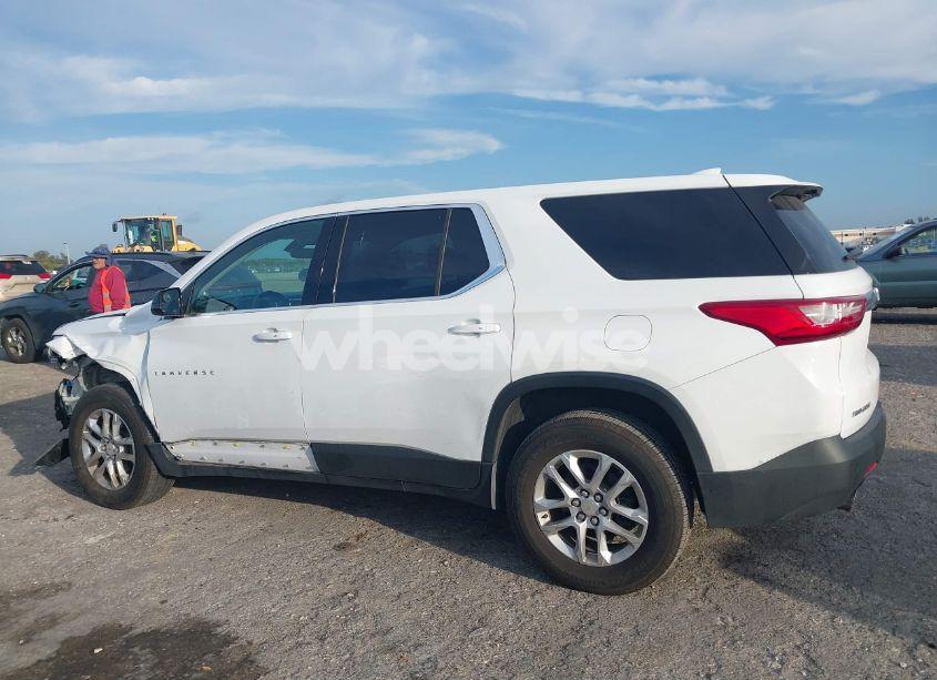 Photo 14 of 2018 Chevrolet Traverse LS (VIN 1GNERFKW2JJ150288)