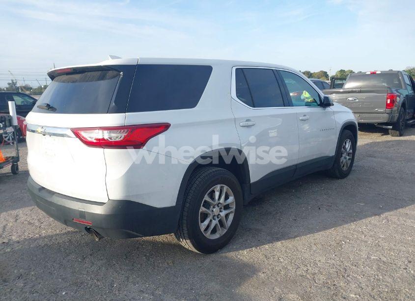 Photo 4 of 2018 Chevrolet Traverse LS (VIN 1GNERFKW2JJ150288)