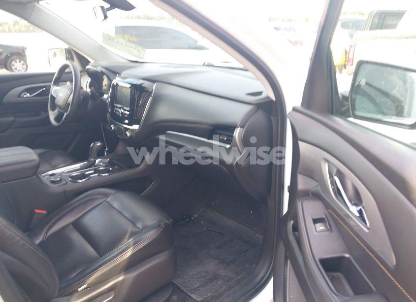 Photo 5 of 2018 Chevrolet Traverse LS (VIN 1GNERFKW2JJ150288)