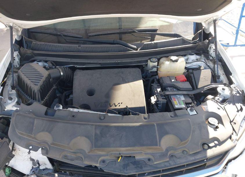 Photo 10 of 2019 Chevrolet Traverse LS (VIN 1GNERFKW2KJ253972)