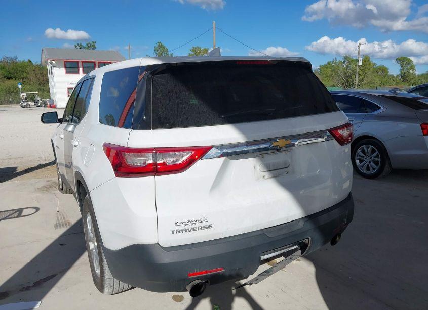 Photo 3 of 2019 Chevrolet Traverse LS (VIN 1GNERFKW2KJ253972)