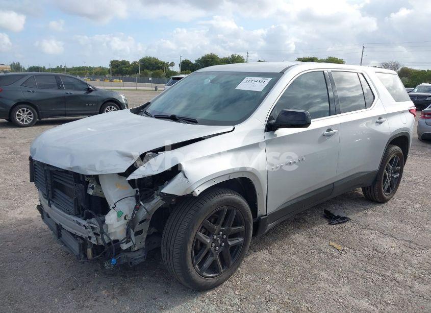 Photo 2 of 2019 Chevrolet Traverse LS (VIN 1GNERFKW2KJ260713)
