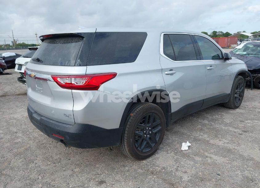 Photo 4 of 2019 Chevrolet Traverse LS (VIN 1GNERFKW2KJ260713)