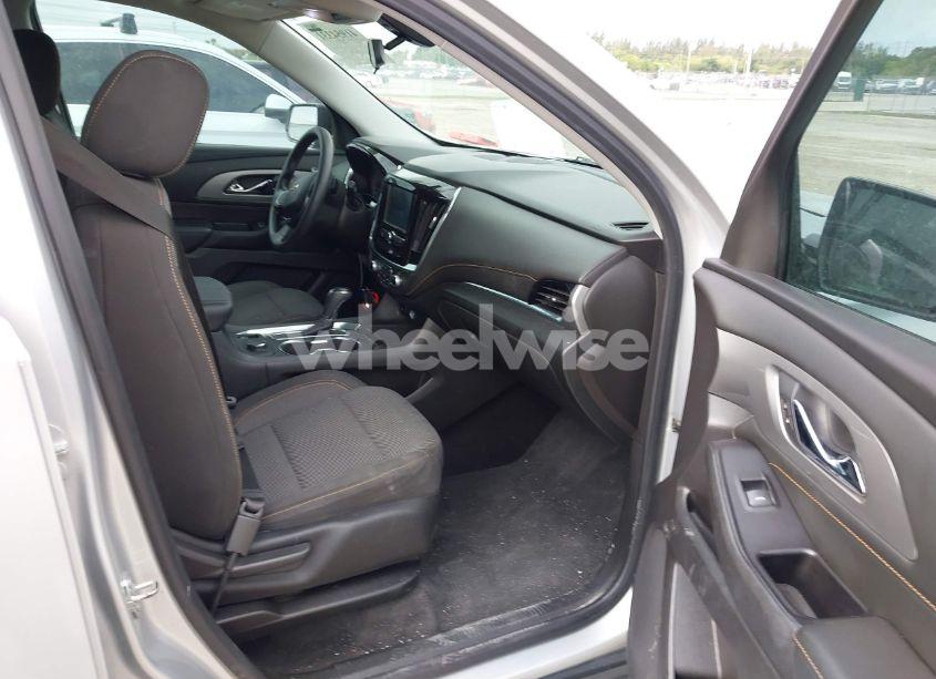 Photo 5 of 2019 Chevrolet Traverse LS (VIN 1GNERFKW2KJ260713)