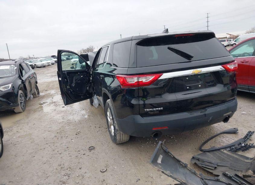 Photo 3 of 2019 Chevrolet Traverse LS (VIN 1GNERFKW2KJ264180)