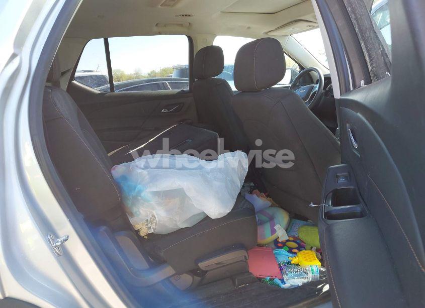 Photo 8 of 2020 Chevrolet Traverse FWD LS (VIN 1GNERFKW2LJ301147)