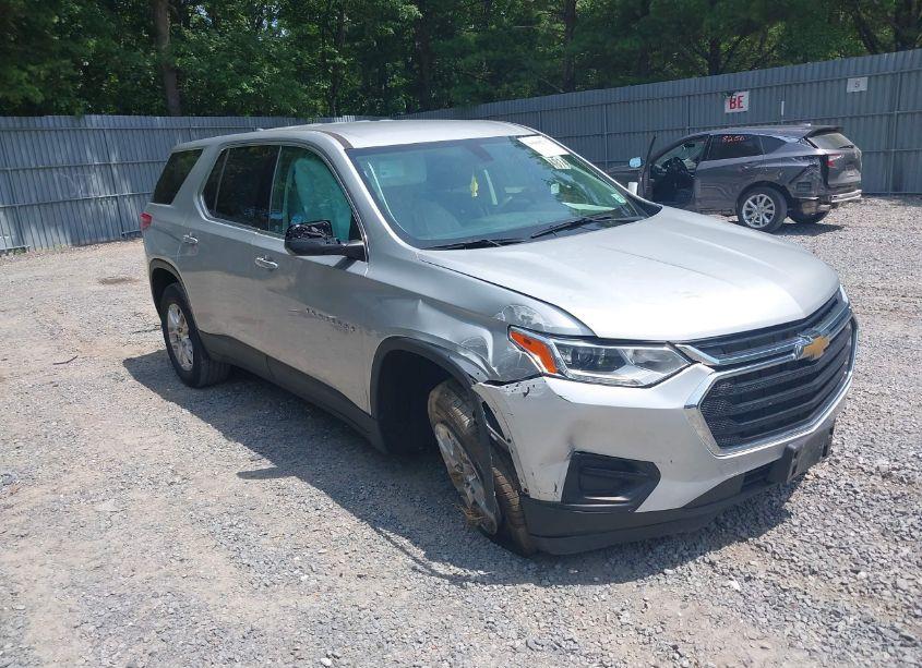 2021 Chevrolet Traverse FWD LS (VIN 1GNERFKW2MJ123371) main photo