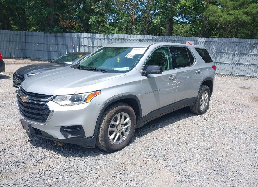 Photo 2 of 2021 Chevrolet Traverse FWD LS (VIN 1GNERFKW2MJ123371)
