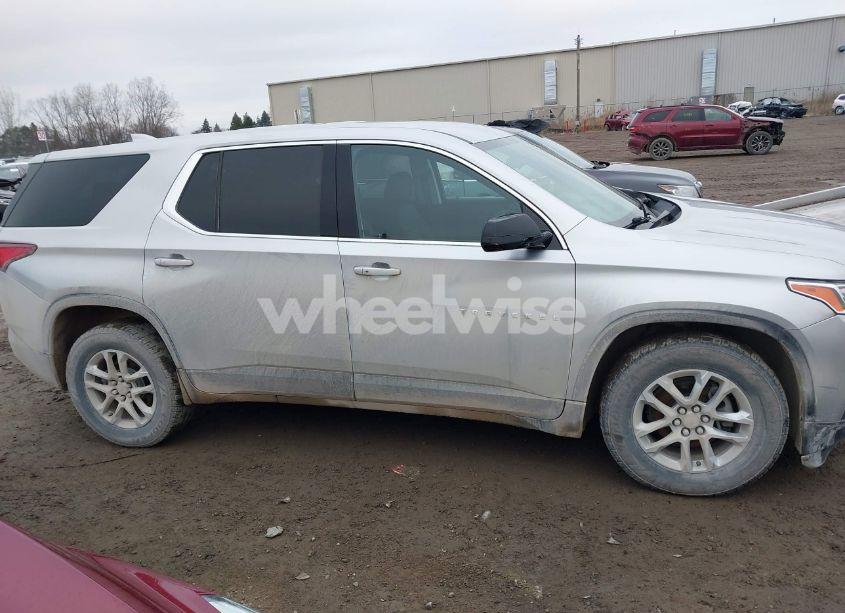 Photo 13 of 2018 Chevrolet Traverse LS (VIN 1GNERFKW3JJ106400)