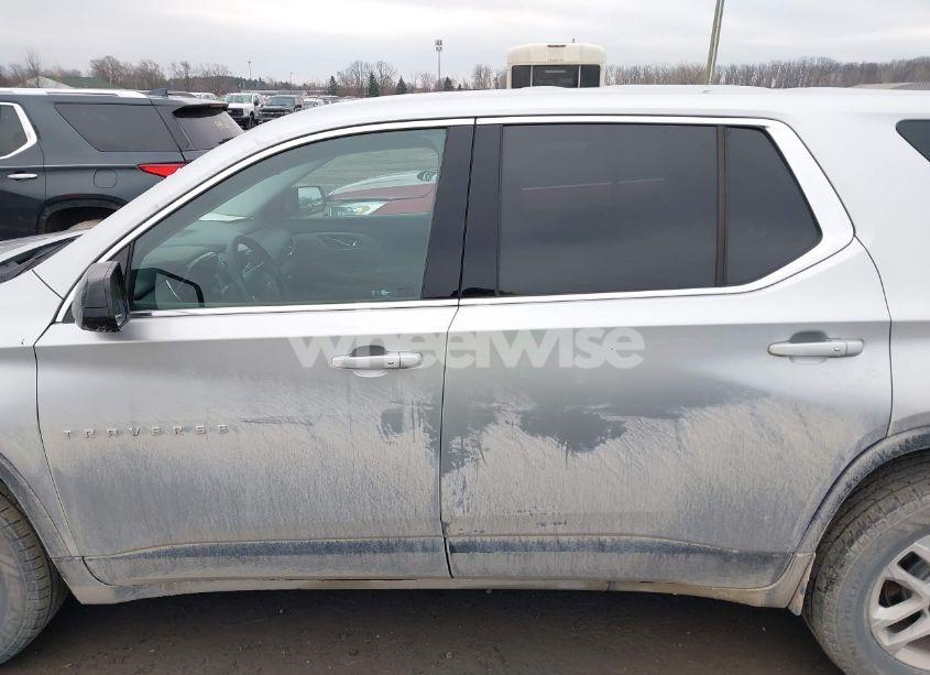 Photo 14 of 2018 Chevrolet Traverse LS (VIN 1GNERFKW3JJ106400)