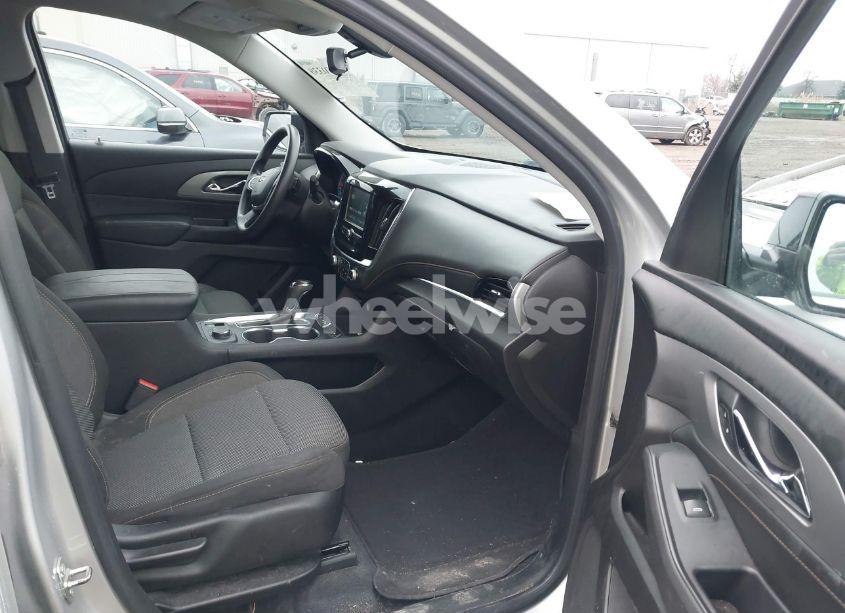 Photo 5 of 2018 Chevrolet Traverse LS (VIN 1GNERFKW3JJ106400)