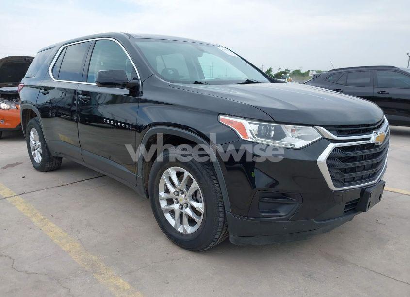 2018 Chevrolet Traverse LS (VIN 1GNERFKW3JJ138537) main photo