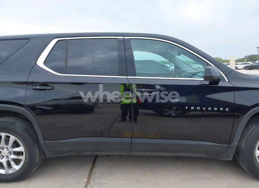 Photo 13 of 2018 Chevrolet Traverse LS (VIN 1GNERFKW3JJ138537)