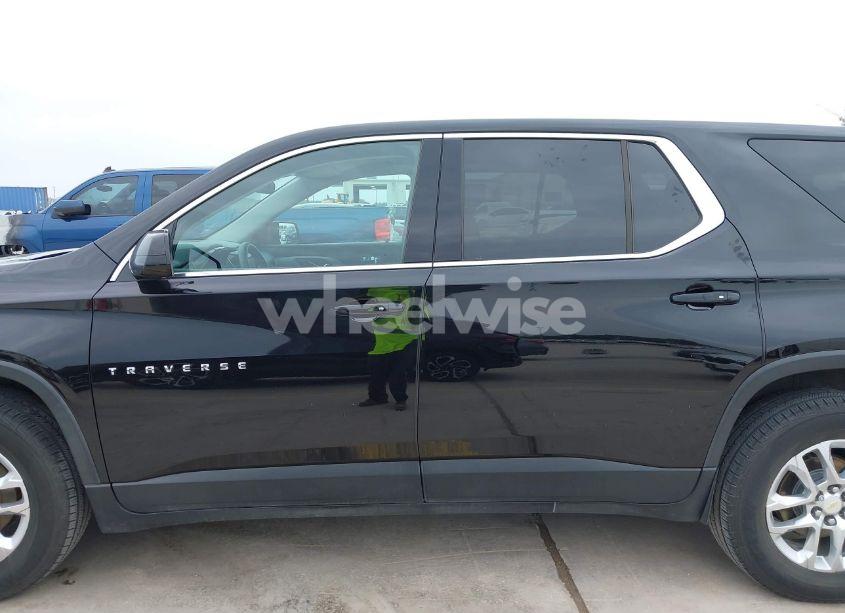 Photo 14 of 2018 Chevrolet Traverse LS (VIN 1GNERFKW3JJ138537)