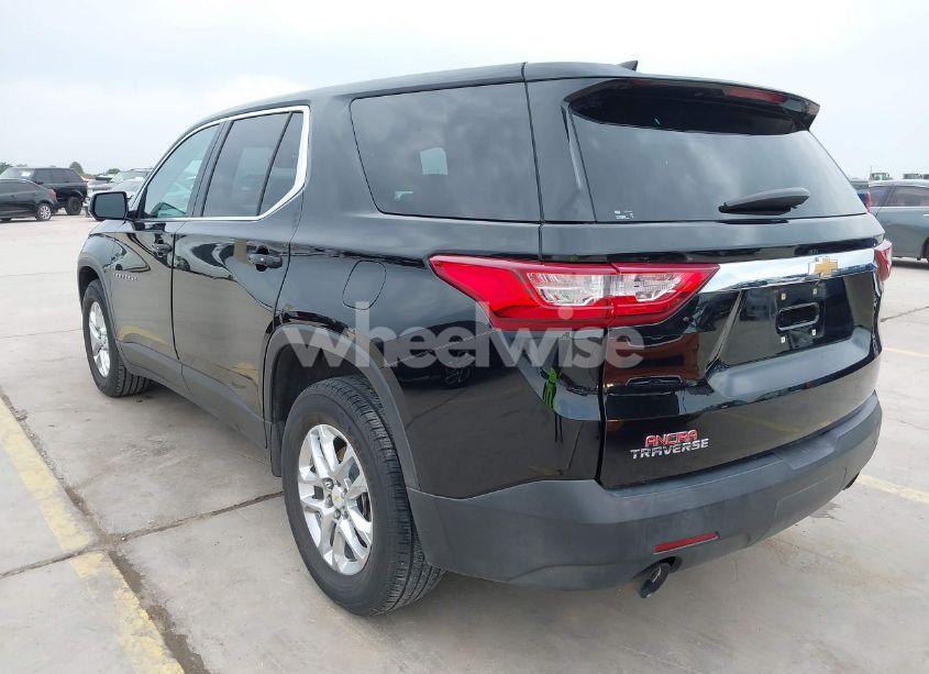 Photo 3 of 2018 Chevrolet Traverse LS (VIN 1GNERFKW3JJ138537)