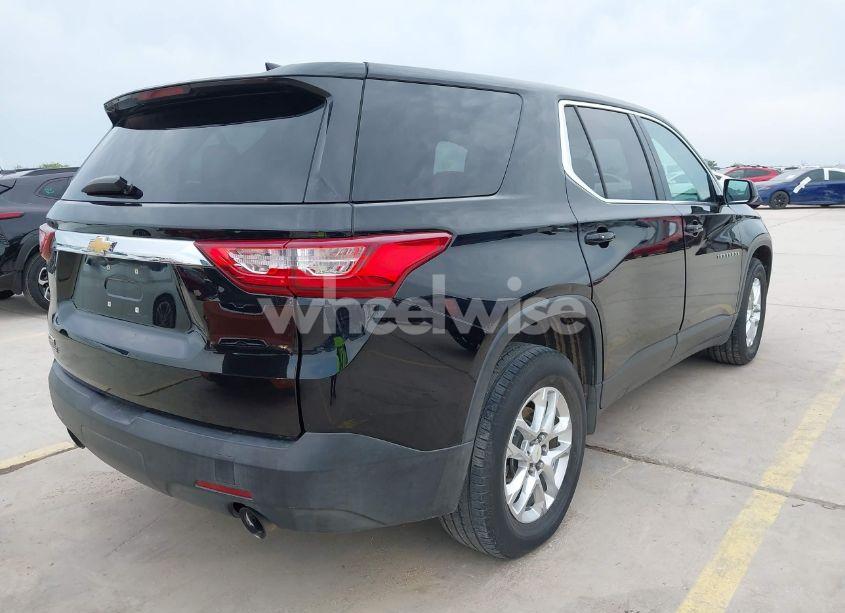 Photo 4 of 2018 Chevrolet Traverse LS (VIN 1GNERFKW3JJ138537)