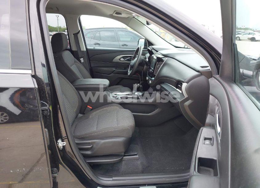 Photo 5 of 2018 Chevrolet Traverse LS (VIN 1GNERFKW3JJ138537)