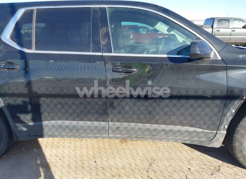 Photo 13 of 2018 Chevrolet Traverse LS (VIN 1GNERFKW3JJ140207)