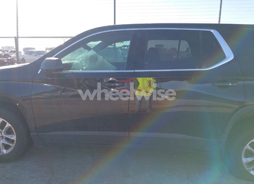 Photo 14 of 2018 Chevrolet Traverse LS (VIN 1GNERFKW3JJ140207)