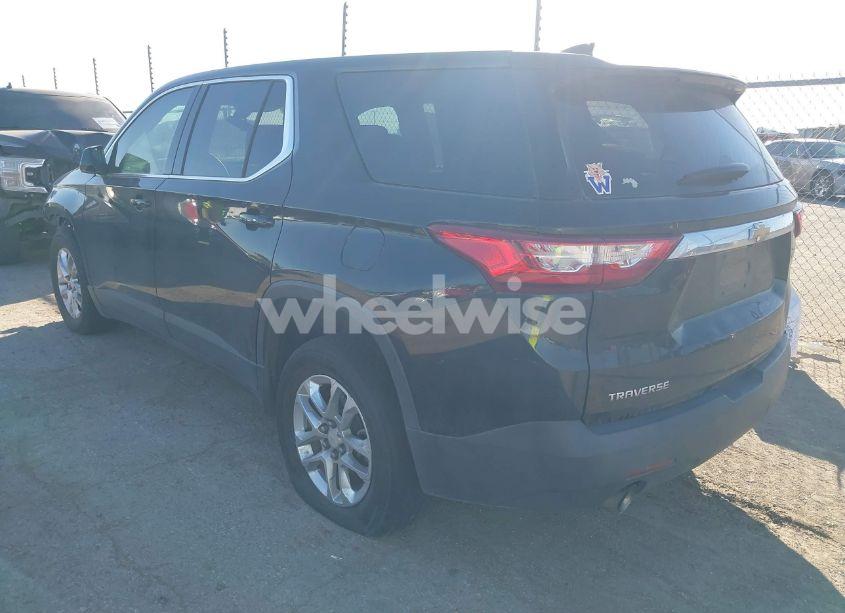 Photo 3 of 2018 Chevrolet Traverse LS (VIN 1GNERFKW3JJ140207)