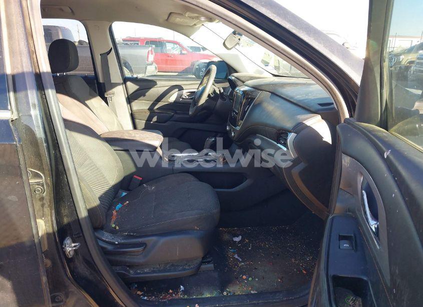 Photo 5 of 2018 Chevrolet Traverse LS (VIN 1GNERFKW3JJ140207)