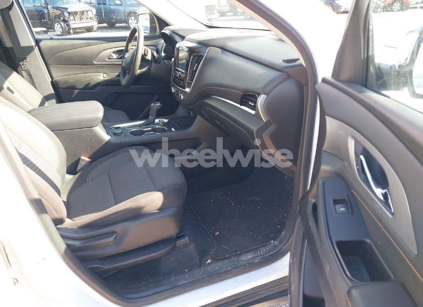 Photo 5 of 2019 Chevrolet Traverse LS (VIN 1GNERFKW3KJ168123)