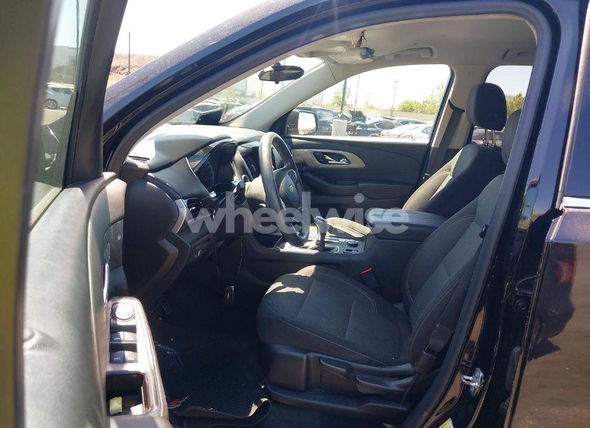 Photo 5 of 2019 Chevrolet Traverse LS (VIN 1GNERFKW3KJ222388)