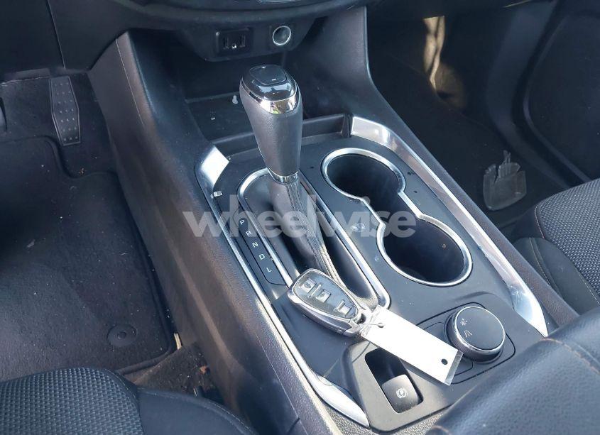 Photo 11 of 2019 Chevrolet Traverse LS (VIN 1GNERFKW3KJ238929)