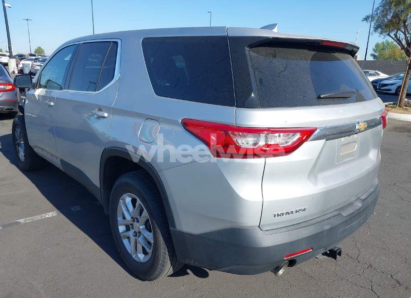 Photo 3 of 2019 Chevrolet Traverse LS (VIN 1GNERFKW3KJ238929)