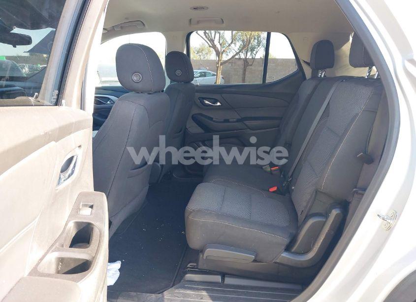 Photo 8 of 2019 Chevrolet Traverse LS (VIN 1GNERFKW3KJ238929)