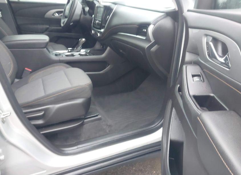 Photo 5 of 2019 Chevrolet Traverse LS (VIN 1GNERFKW3KJ246982)